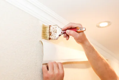 Pose de papier peint à Feuillères — revêtements muraux et toiles de verre